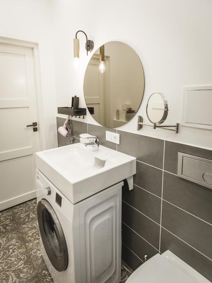 1212 Apartments With Free Parking 리가 외부 사진