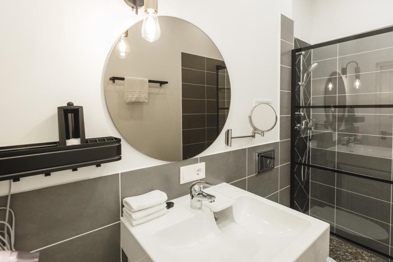 1212 Apartments With Free Parking 리가 외부 사진