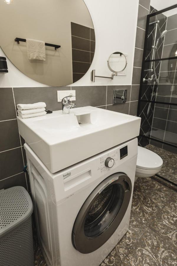 1212 Apartments With Free Parking 리가 외부 사진